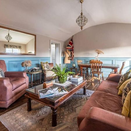Sarah'S - A Townhouse Apartment In Georgian Holt Holt  Dış mekan fotoğraf