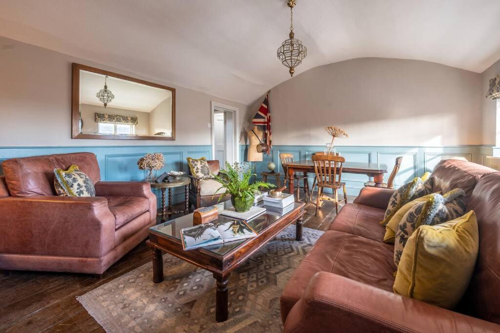 Sarah'S - A Townhouse Apartment In Georgian Holt Holt  Dış mekan fotoğraf