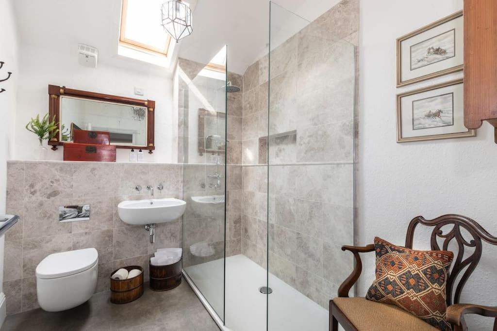 Sarah'S - A Townhouse Apartment In Georgian Holt Holt  Dış mekan fotoğraf