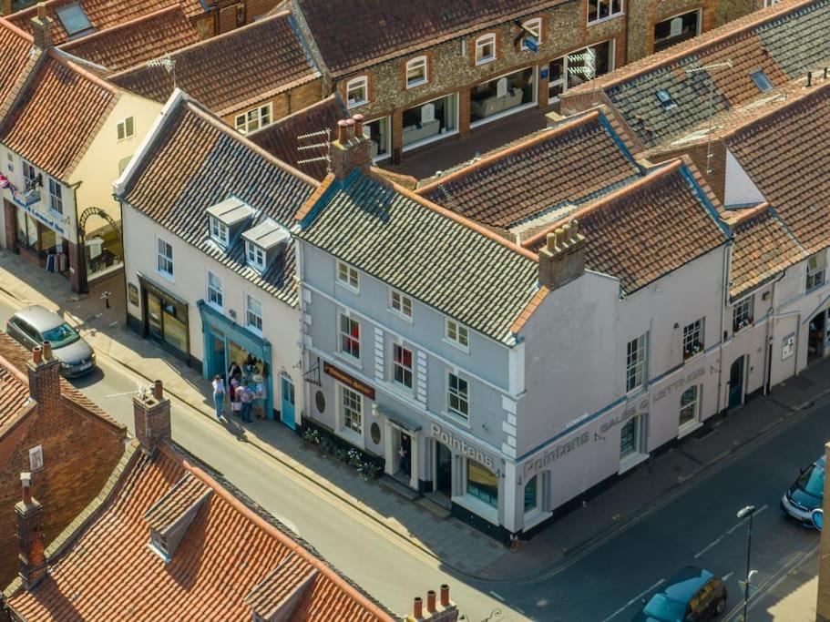 Sarah'S - A Townhouse Apartment In Georgian Holt Holt  Dış mekan fotoğraf