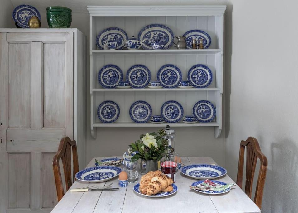 Sarah'S - A Townhouse Apartment In Georgian Holt Holt  Dış mekan fotoğraf